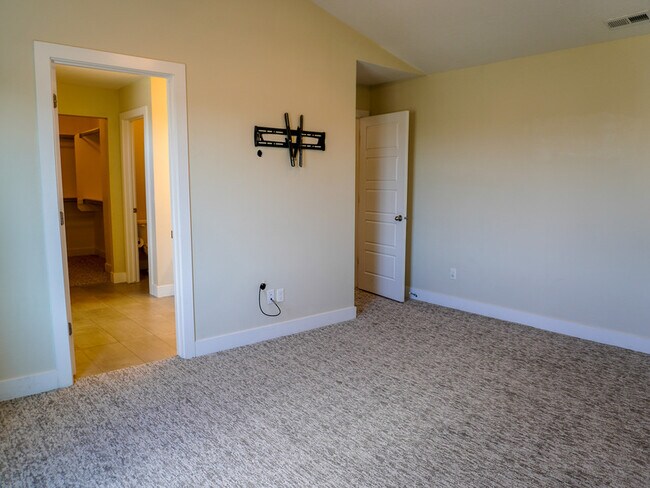 Building Photo - 2274 S 50 E