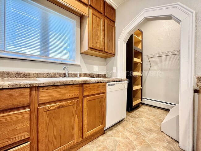 Building Photo - 429 Carrier St NE