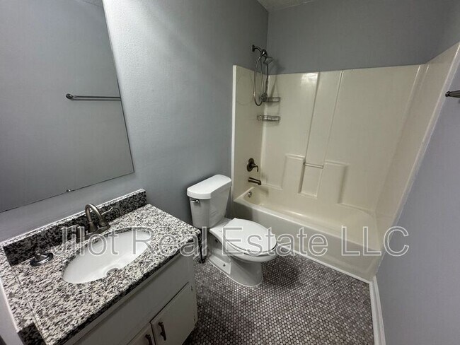 Building Photo - 459 Oak Hill Cir