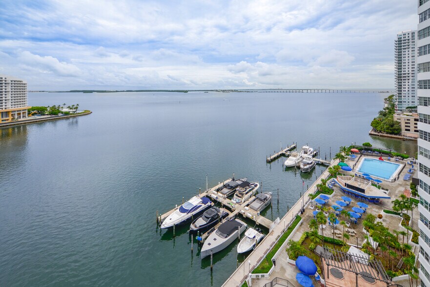 Building Photo - 801 Brickell Bay Dr