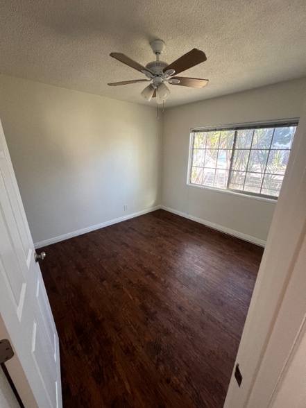 Building Photo - 370-370 W Truslow Ave