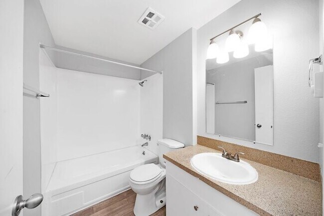 Building Photo - Lovely 2 Bedroom, Hurry In Today!! $500 VISA GIFTCARD AT MOVE IN, JUST IN TIME FOR THE HOLIDAYS!