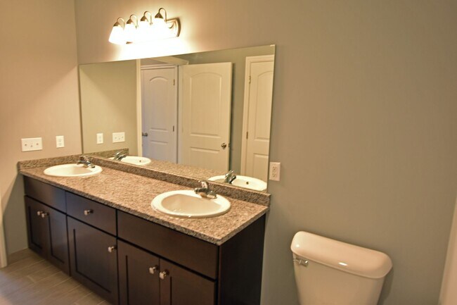 Building Photo - Shelby Township - 3 Bedroom, 2 Bath, End-Unit condo style w/Att Garage