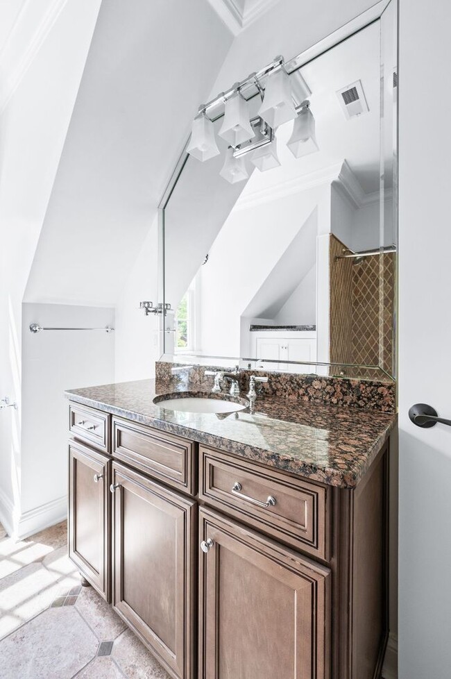 Building Photo - A timeless Cape Cod-style estate!
