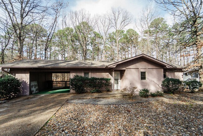 Building Photo - 2 bed, 2 bath new paint and refrigerator