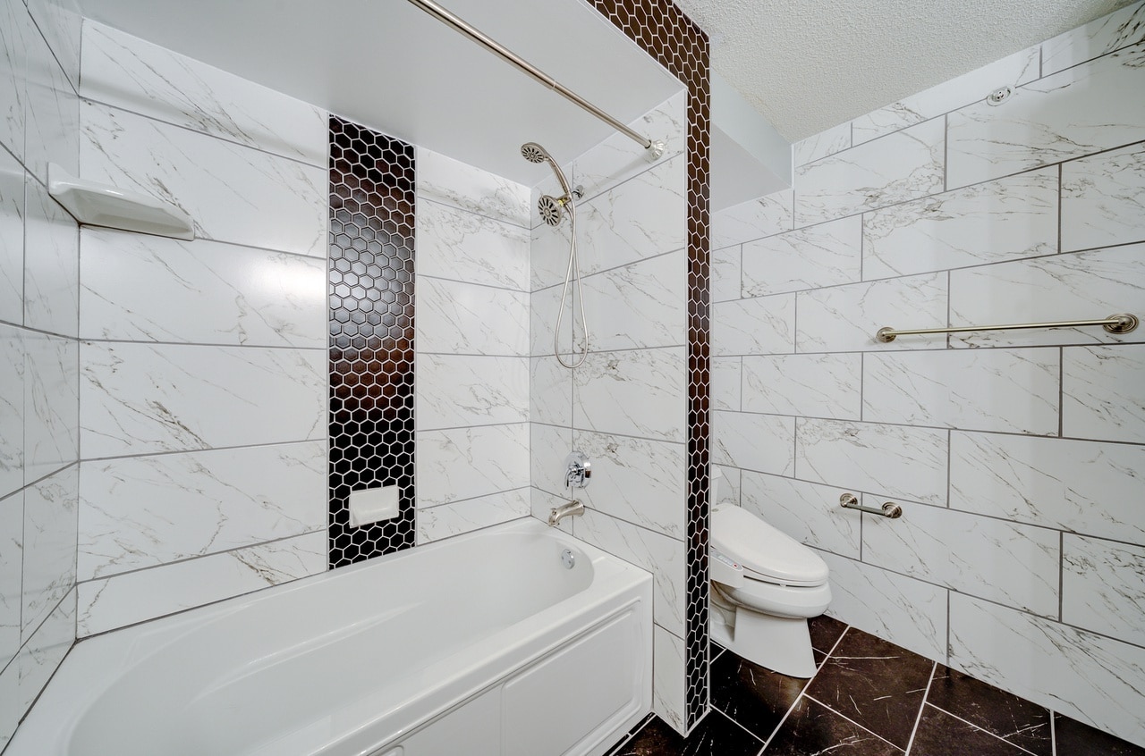 Building Photo - 9655 Woods Dr