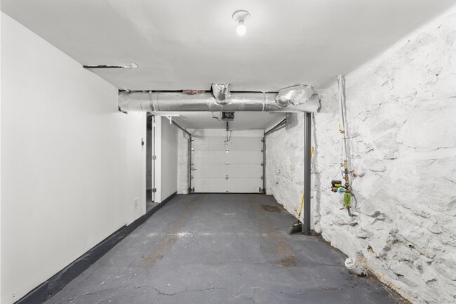 Building Photo - 78 Pine St