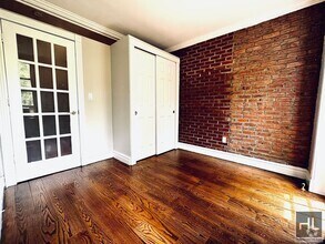 Building Photo - AMAZING ONE BEDROOM APARTMENT!! AMAZING DE...