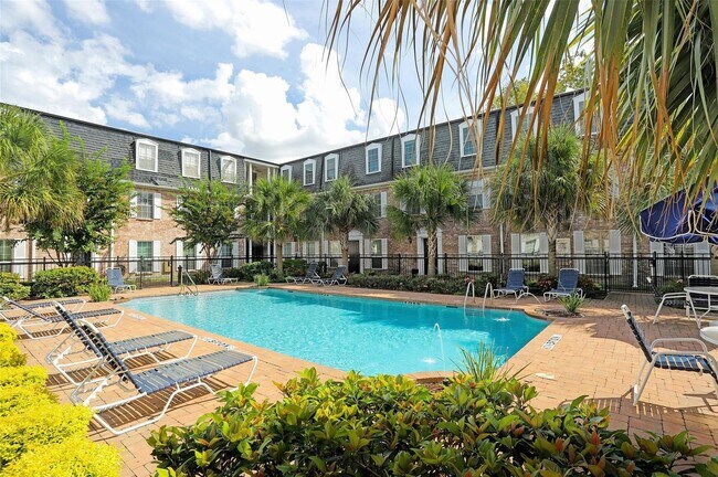 Building Photo - Charming one story Condo in Post Oak