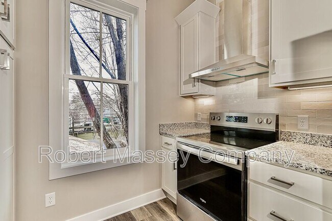 Building Photo - 1958 Bonnycastle Ave