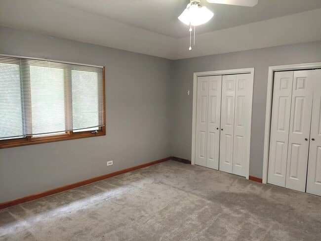 Building Photo - 2304 Nottingham Dr