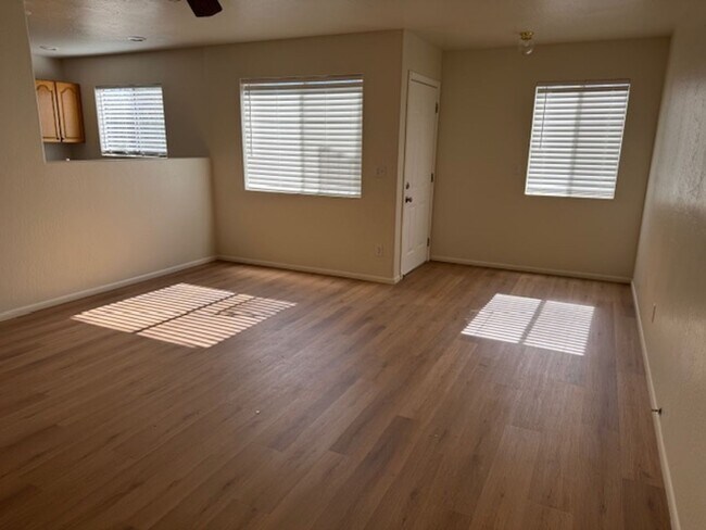 Building Photo - 17150 E Roadrunner Rd