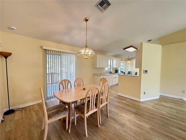 Building Photo - 5261 SE 15th Ave