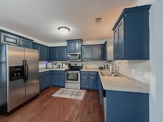 Building Photo - 151 Manchester Ct