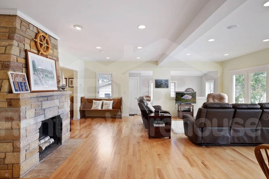 Building Photo - 605 Park Ln