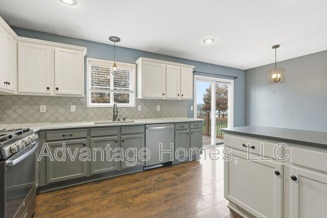 Building Photo - 11516 N Windsor Ave