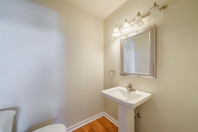 Building Photo - 4010 Roswell Rd NE