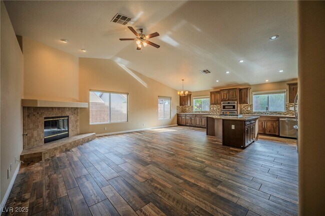 Building Photo - 921 San Bruno Ave