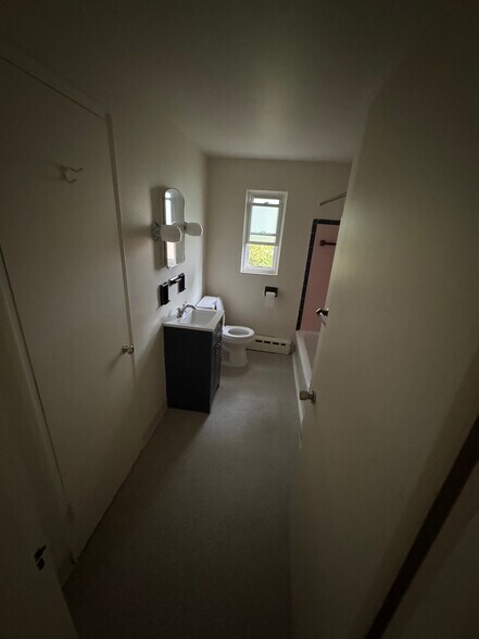 Building Photo - 3 Duffy Ct
