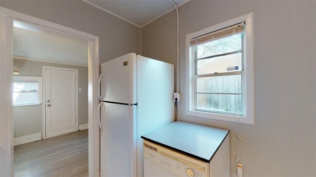 Building Photo - 4000 Margaret St