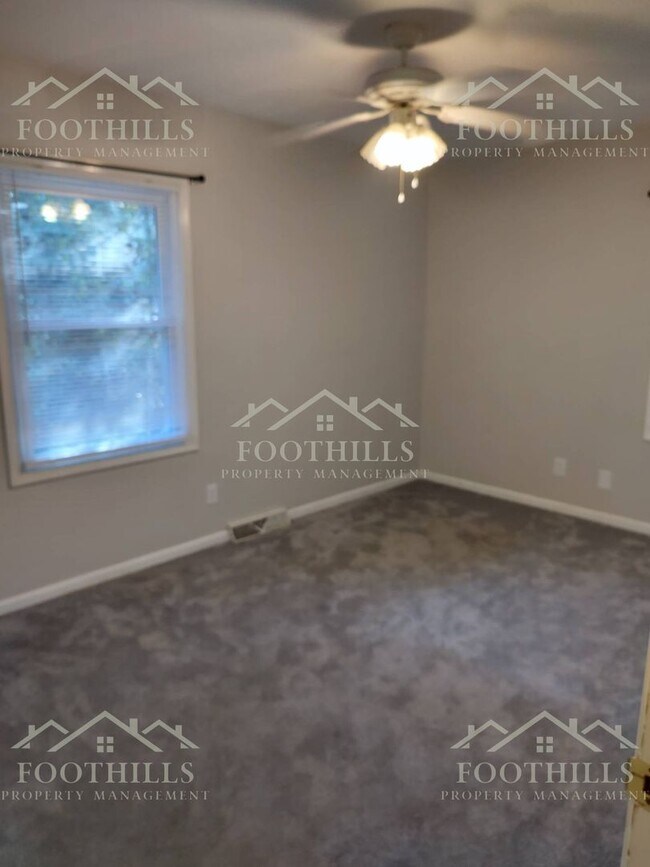 Building Photo - 3-bedroom, 2-bath home located in Pendleton