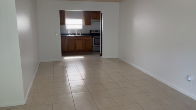 Building Photo - 5007 Eastwood Dr