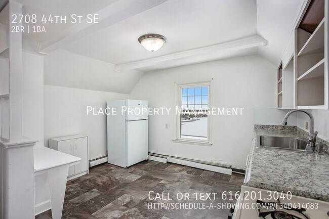 Building Photo - 2708 44th St Se - 2 Bed/1 Bath Upper Apart...
