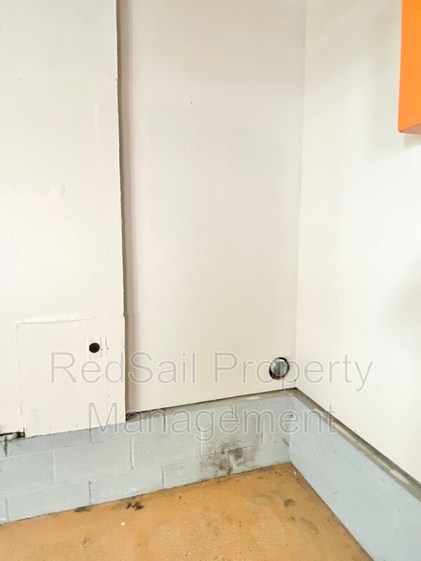 Building Photo - 729 Milton Dr