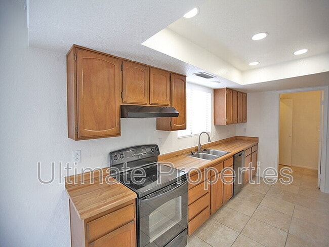 Building Photo - 448 E Topeka Dr