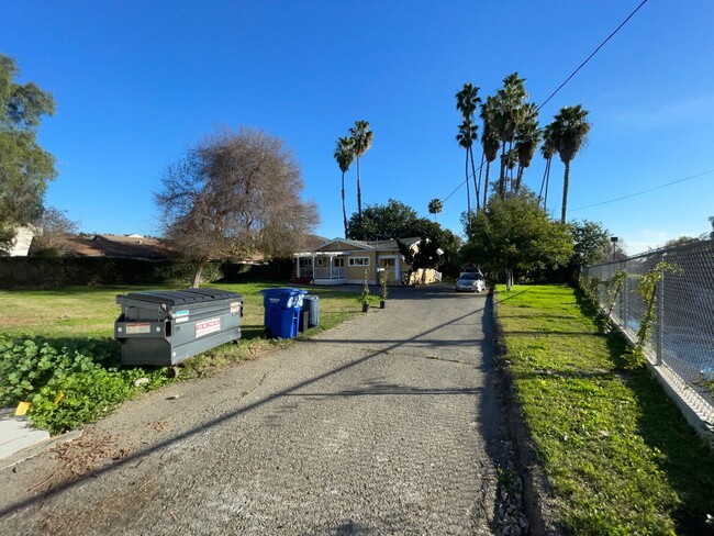 Building Photo - BEAUTIFUL CRAFTSMAN HOME IN SPRING VALLEY