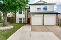 Building Photo - Experience the best of Grapevine living, only moments from charming Historic Downtown.