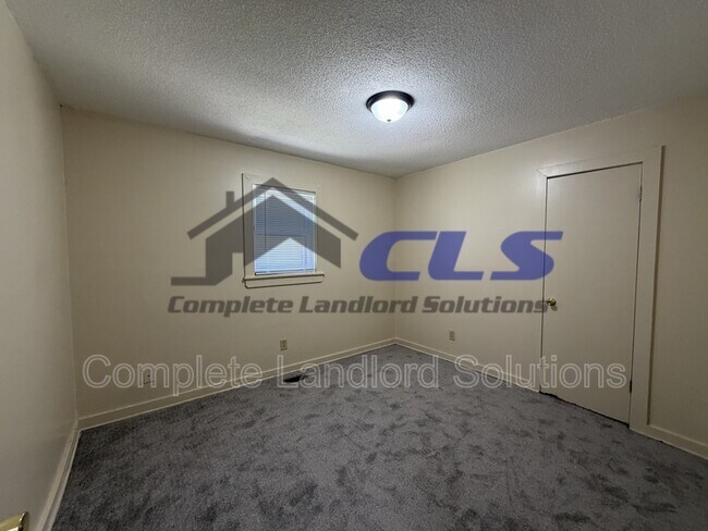 Building Photo - 1362 Chestnut St