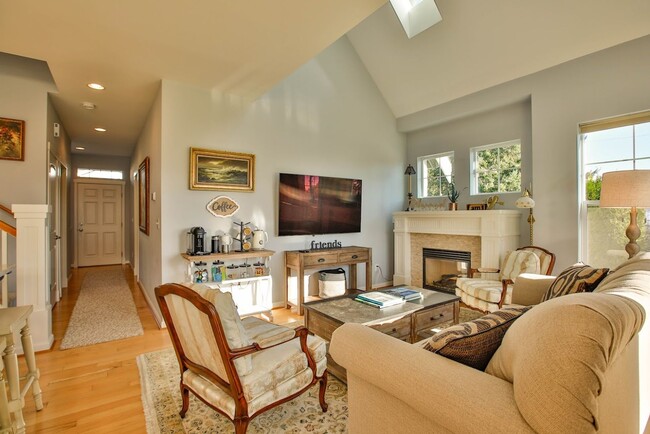 Building Photo - Gorgeous- Fully Furnished Home in Holmes Harbor, Pet Friendly and Landscape Included!