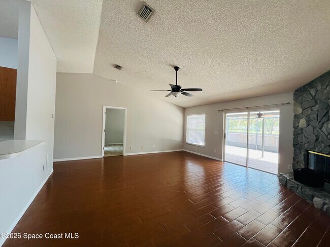 Building Photo - 829 Honeysuckle Dr