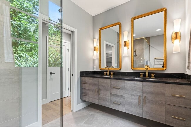 Building Photo - Stunning Luxury Home in the Village of Che...