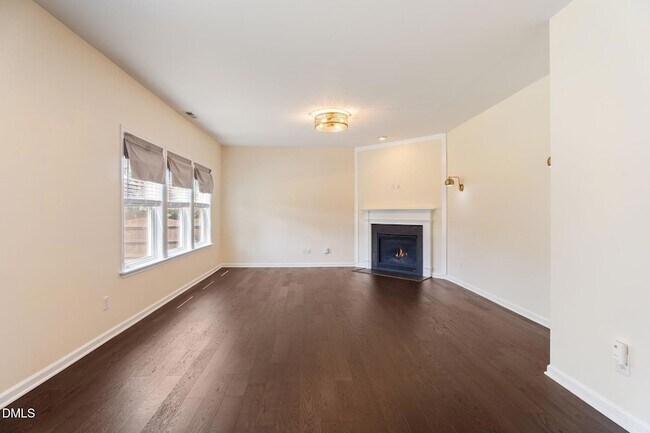 Building Photo - 855 Ember Dr