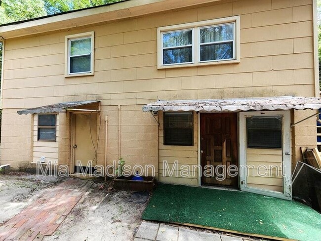 Primary Photo - 40 1/2 Wesley St Lower