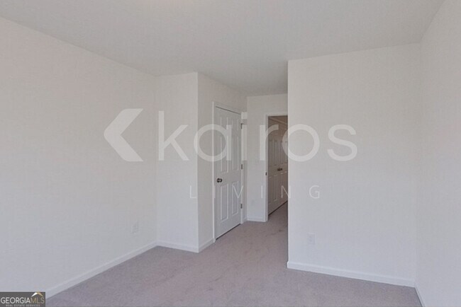 Building Photo - 214 Long Is Dr