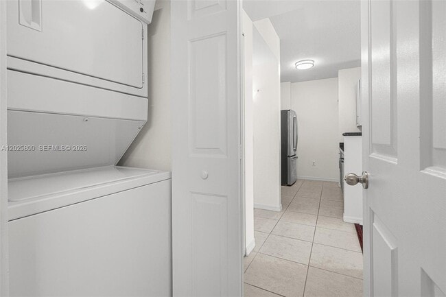 Building Photo - 2421 NE 65th St