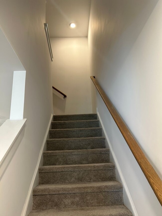Building Photo - Stunning 3/2 Rental Unit in Prime Simpsonv...