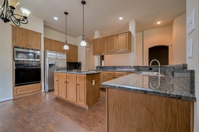 Building Photo - 8814 Fairbloom Ln