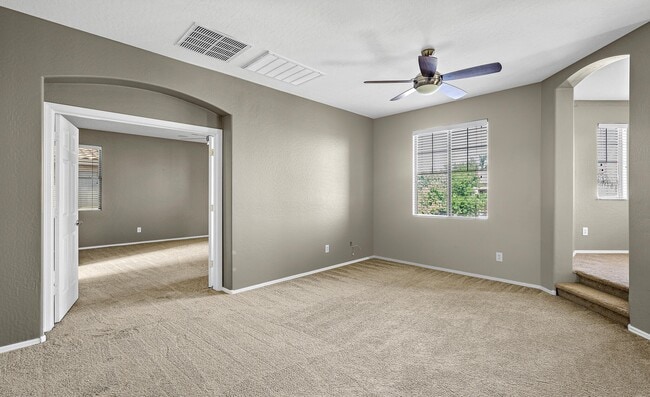 Building Photo - 4129 E Clubview Dr