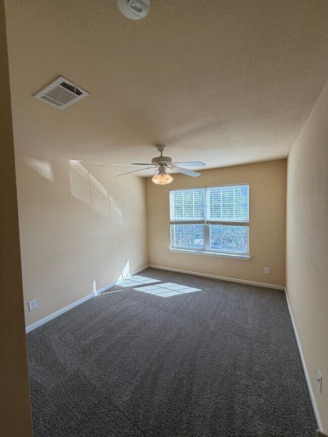 Building Photo - 148 Iron Horse Dr E