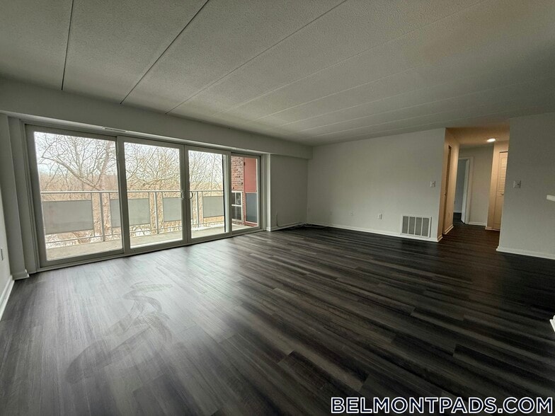 Building Photo - 55 Hill Rd