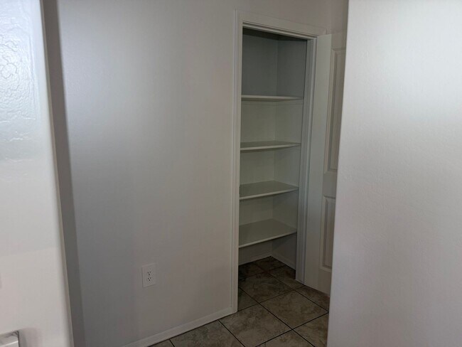 Building Photo - 9427 E Alfalfa Dr