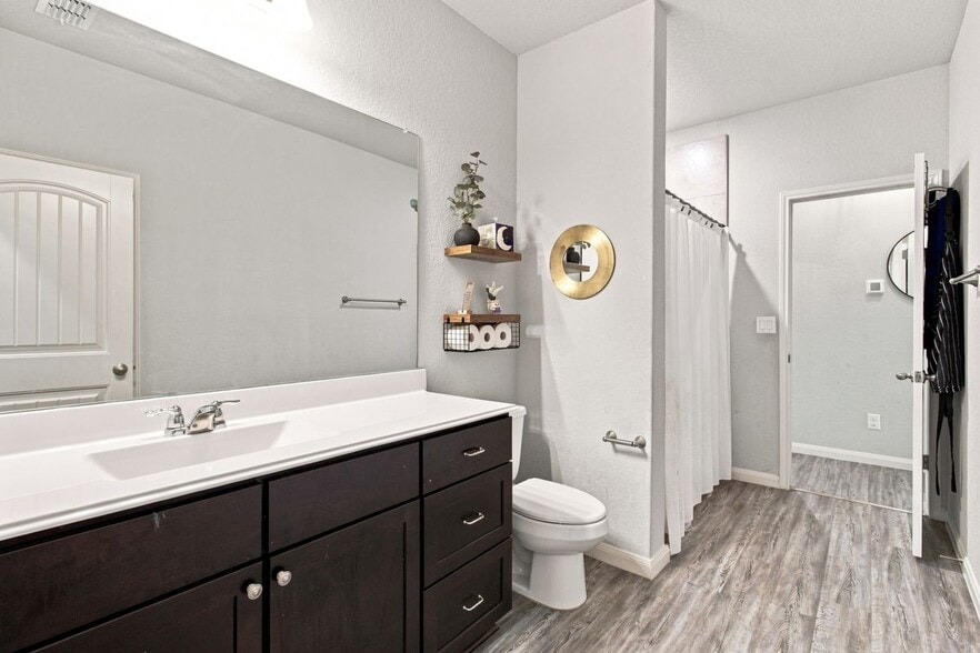 Building Photo - 2026 Oedipus Dr