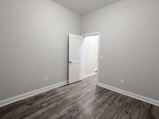 Building Photo - Spacious Townhome in The Springs of North Asheville