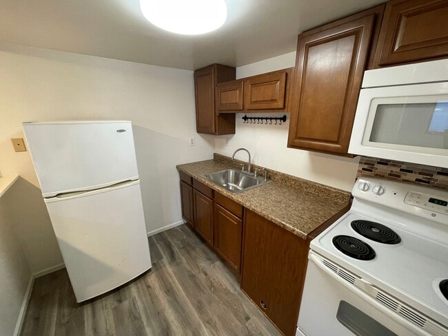 Building Photo - 518 4th St
