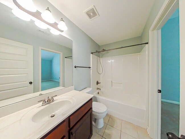 Building Photo - 2476 Sunflower Dr