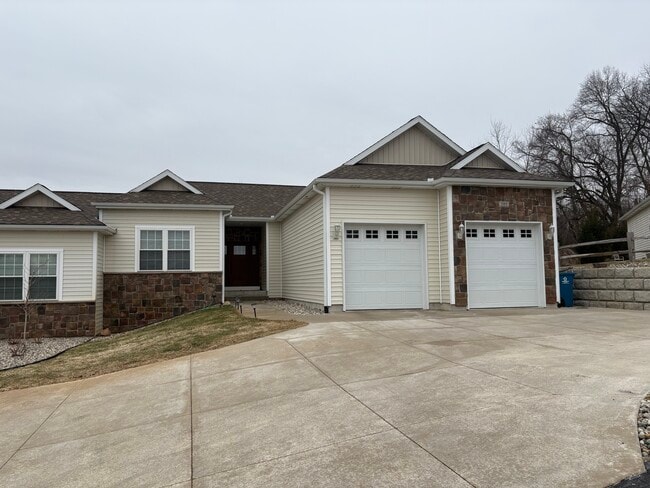 Building Photo - 205 Ridgeview Dr